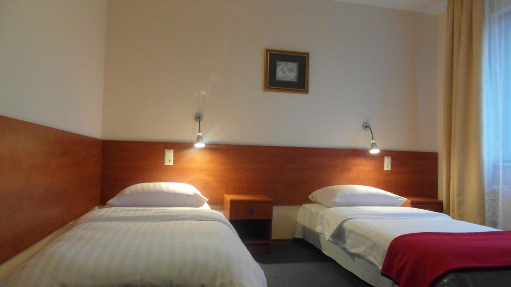 Hotel Julianow Varşova Oda fotoğraf
