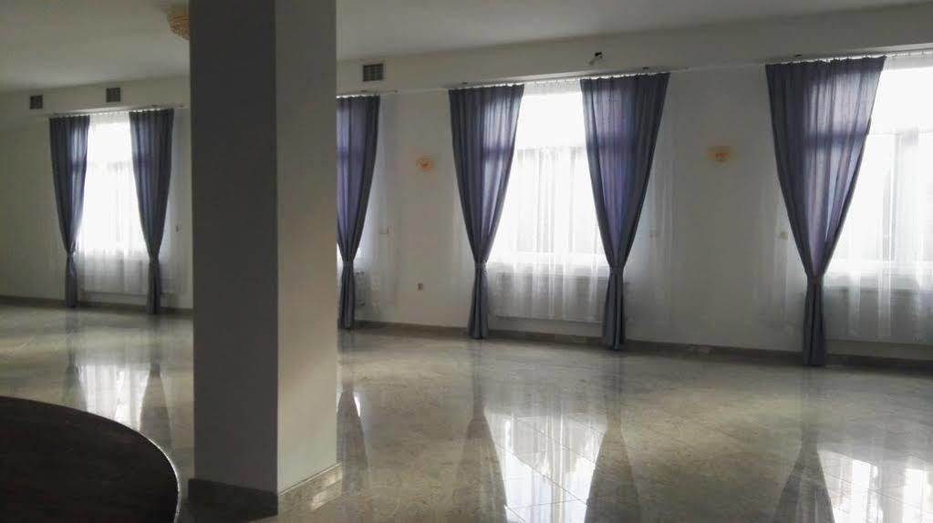 Hotel Julianow Varşova Dış mekan fotoğraf