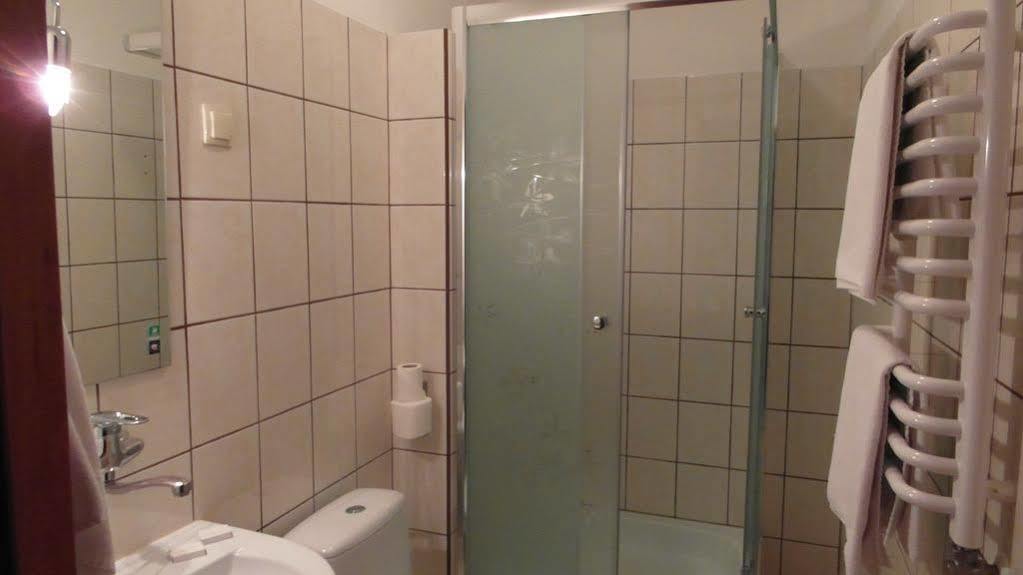 Hotel Julianow Varşova Dış mekan fotoğraf