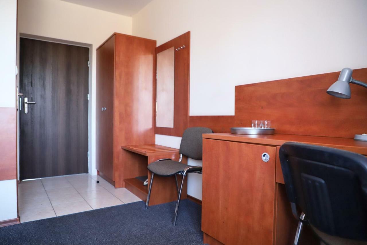 Hotel Julianow Varşova Dış mekan fotoğraf